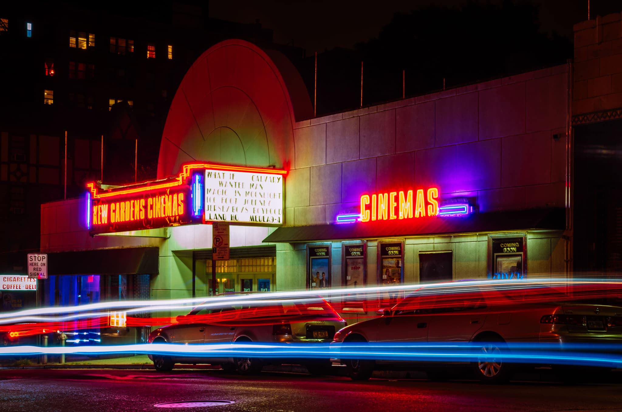 Kino noca, neony